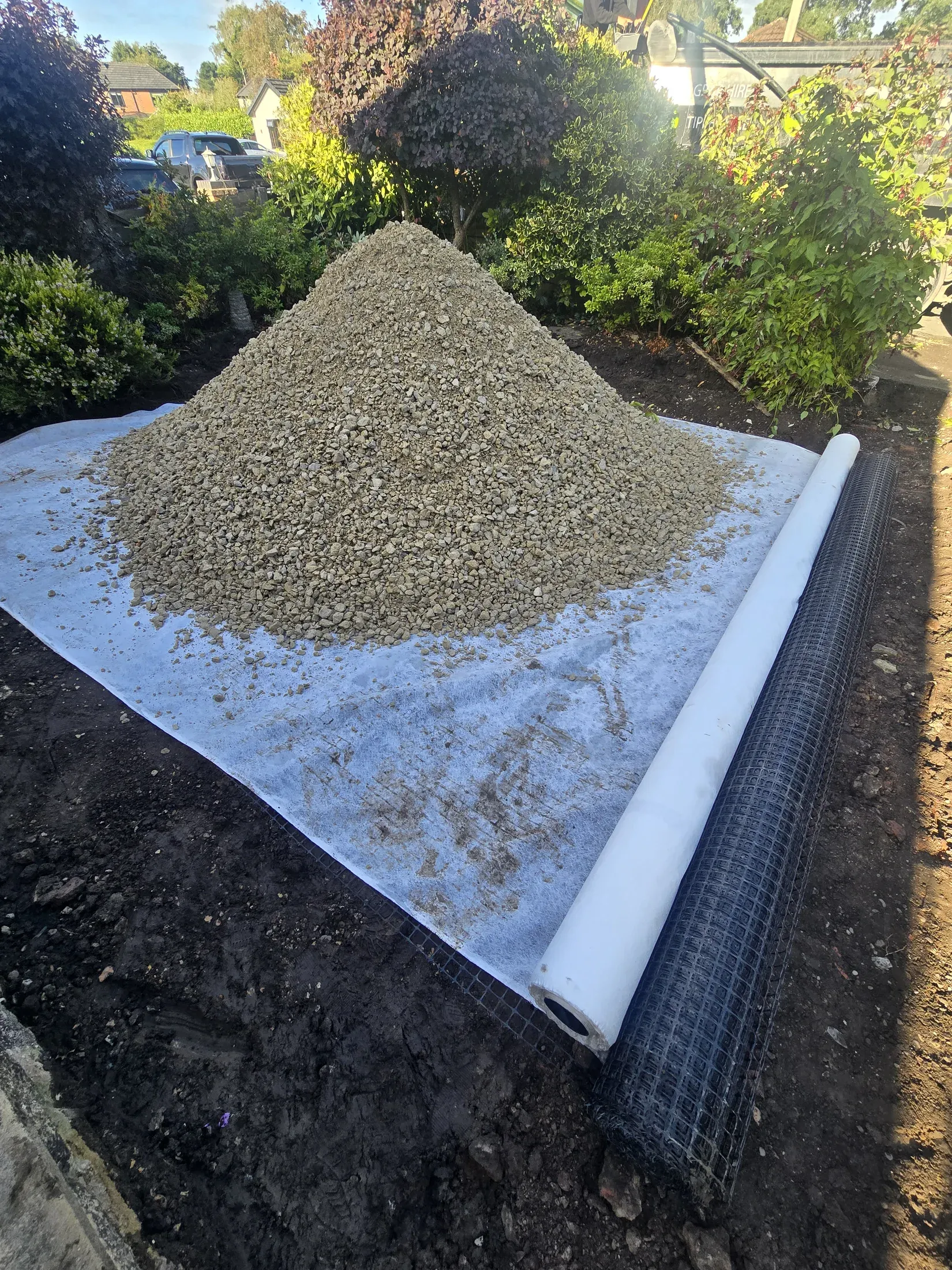 Example of aggregate base preparation before resin laying
