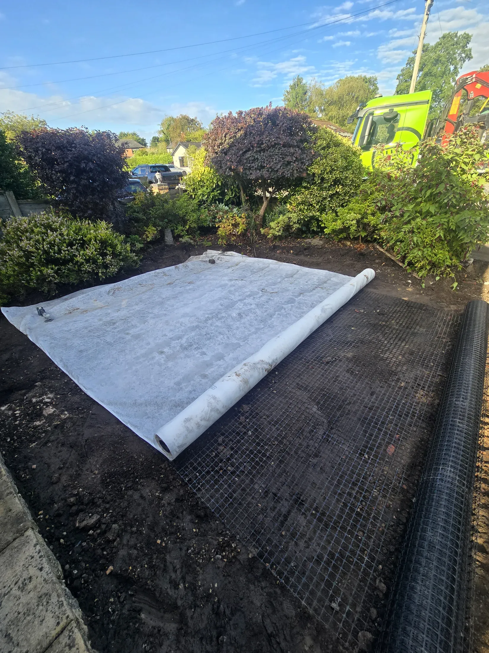 Path excavation, gradients and edge preparation before resin laying